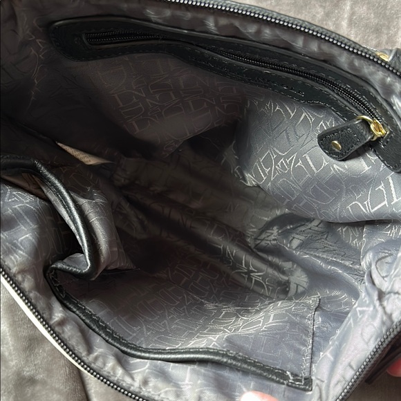 Danielle Nicole Black and White Mini Bag with Structured Design - Picture 4 of 5